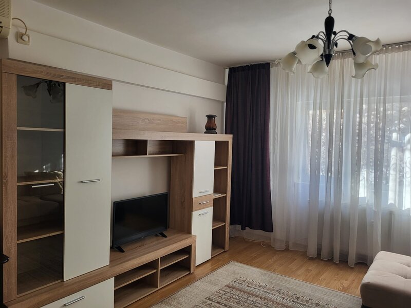 Militari, Uverturii, Treatru Masca,